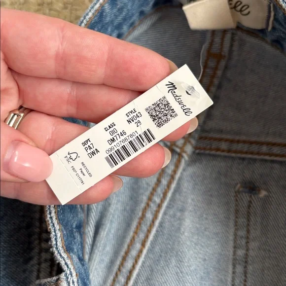 NWT Madewell The Curvy Darted Barrel-Leg Jean Dobbins Wash - Picture 4 of 5